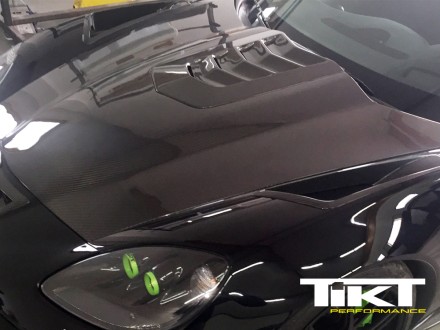 TIKT ECHTCARBON MOTORHAUBE MIT ENTLÜFTUNGSCHLITZEN FÜR C6