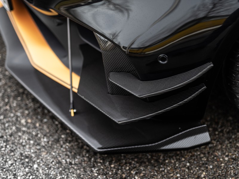 VOLLCARBON LUFTSAMMLER UND CANARDS FÜR AMG GT R